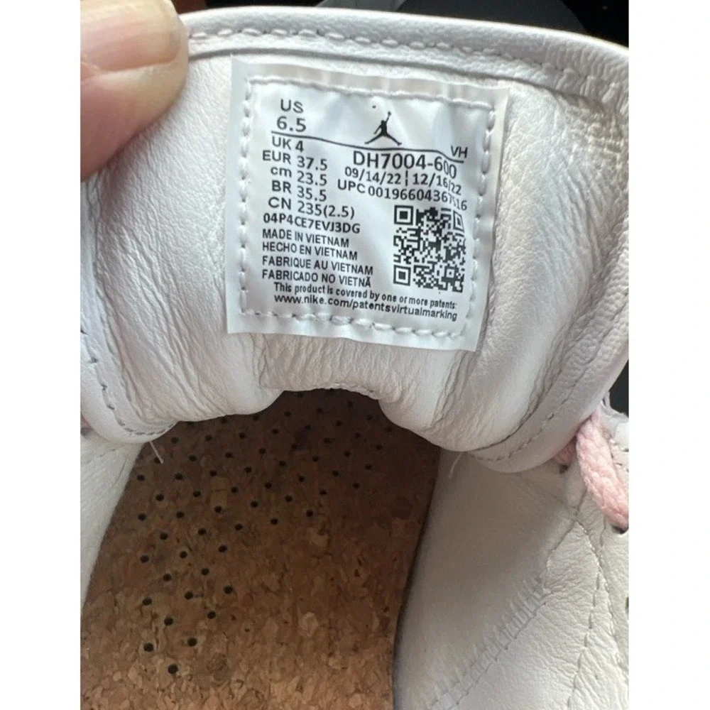Nike‎ Air Jordan 1 Mid SE Valentine's Day DH7004-600 Size 6.5 Women